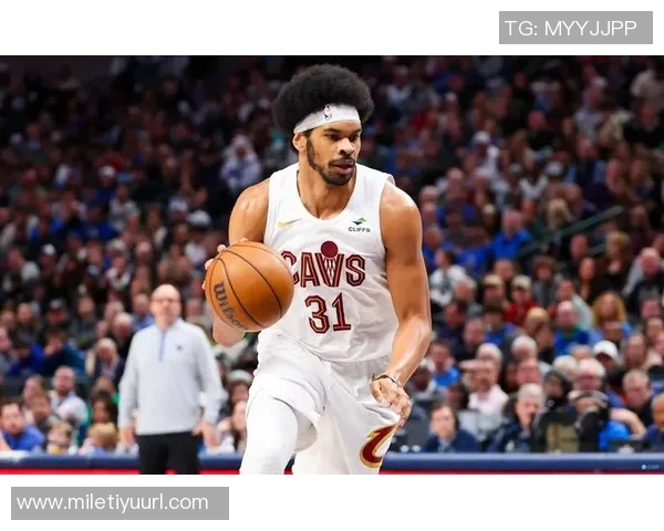 阿伦轻松发挥12投7中贡献20分7篮板2助攻1抢断展现出色状态 阿伦轻松发挥12投7中贡献20分7篮板2助攻1抢断展现出色状态