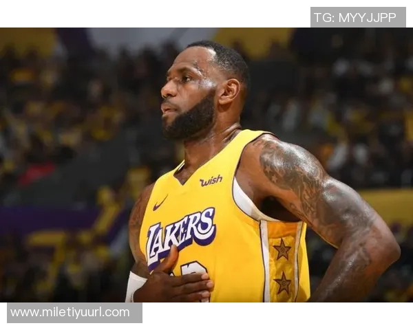 湖人队官方社交媒体分享SnoopDogg造访训练馆精彩瞬间支持主队氛围浓厚