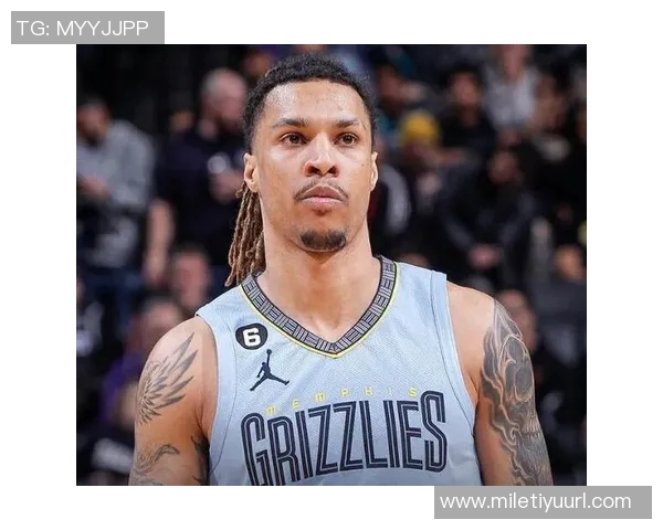 布兰登克拉克赛季首秀表现回顾6分3板1助1断5犯规引发关注